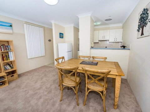 Collendina 15 19 Kurrawa Close Water Views And Wifi - Accommodation Directory 3