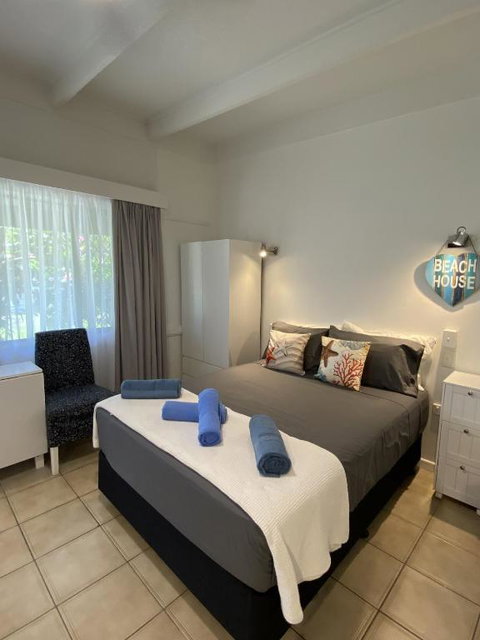 COST EFFECTIVE ISLAND ESCAPE! Studio Unit, Nelly Bay - Accommodation Directory 0