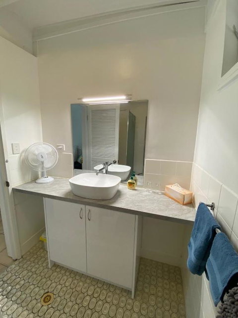 COST EFFECTIVE ISLAND ESCAPE! Studio Unit, Nelly Bay - Accommodation Directory 3