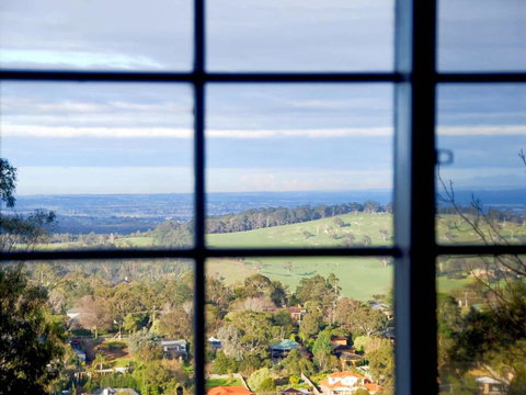 Cozy 3BR In Upwey Villa Scenic Dandenongs Mountain Views - Accommodation Directory 0