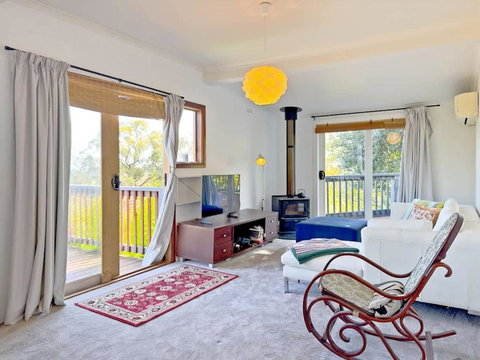 Cozy 3BR In Upwey Villa Scenic Dandenongs Mountain Views - Accommodation Directory 3