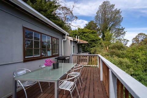 Cozy 3BR In Upwey Villa Scenic Dandenongs Mountain Views - Accommodation Directory 1