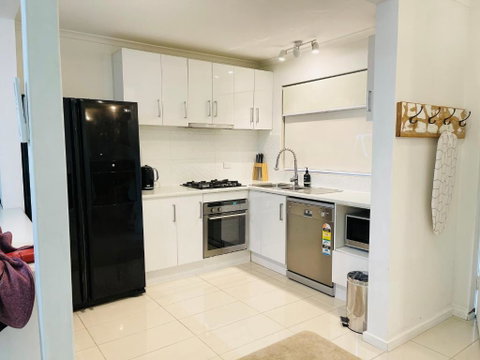 D101 Charming Apartment- Free Parking - Accommodation Directory 1