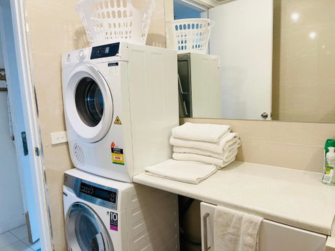 D101 Charming Apartment- Free Parking - Accommodation Directory 3