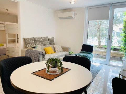 D101 Charming Apartment- Free Parking - Accommodation Directory 0