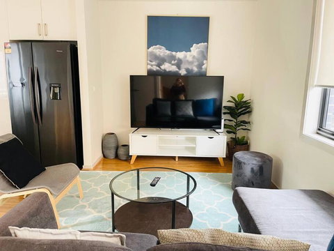 D111 Special Melbourne Retreat - Accommodation Directory 4