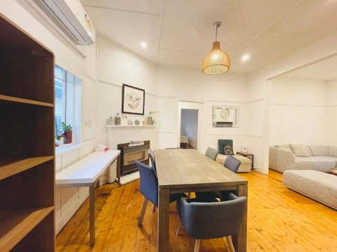 D114 Victorian Central Stay - Accommodation Directory 3
