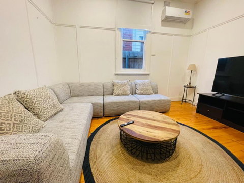 D114 Victorian Central Stay - Accommodation Directory 2