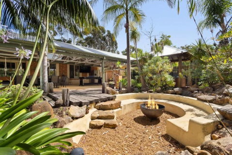 Dandjoo - Hot Tub, Fire Pit, Outdoor Entertainment - Accommodation Directory 2