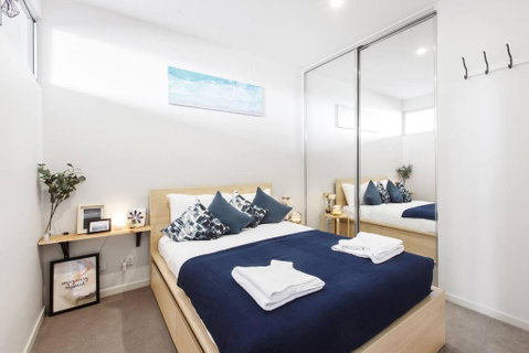 Dazzling Views From Contemporary High-Rise Living - Accommodation Directory 4