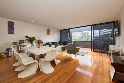 Debonair Townhouse - 150 Metres To Beach - Accommodation Directory 0