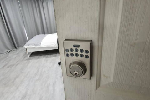 Dana-Spacious Private Room In Shared 2-Bedroom Apartment-1 - Accommodation Directory 2