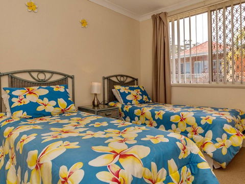 3 'Sunset' 11 Victoria Parade - Stunning Unit Right Across From The Water - Accommodation Directory 2