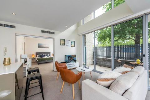 3 BDR Stylish City Retreat // Close To All And Everything In Canberra - Accommodation Directory 2