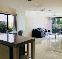 3 Bedroom Executive Luxury Beachside Townhouse - Accommodation Directory