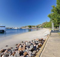 3 Tomaree Street - cute 4 bedroom house with aircon in the heart of town - Accommodation Directory