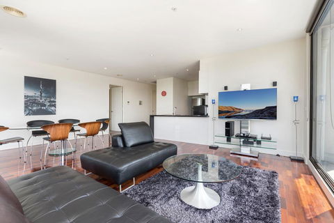 3-Bed Apartment With Parking Near Parks And Dining - Accommodation Directory 0
