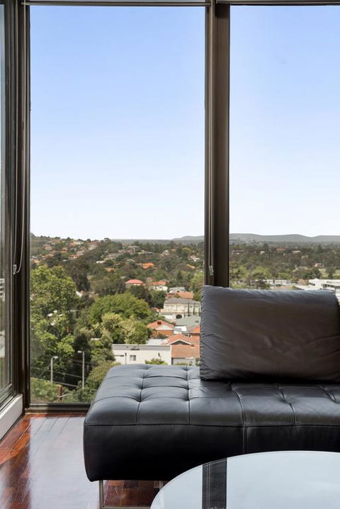 3-Bed Apartment With Parking Near Parks And Dining - Accommodation Directory 3