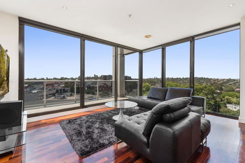 3-Bed Apartment With Parking Near Parks And Dining - Accommodation Directory 2