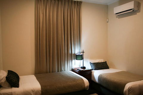 34 On Emily - Accommodation Directory 2