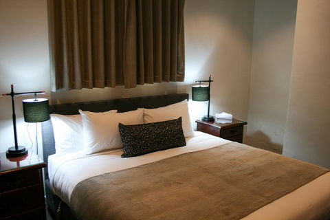 34 On Emily - Accommodation Directory 1