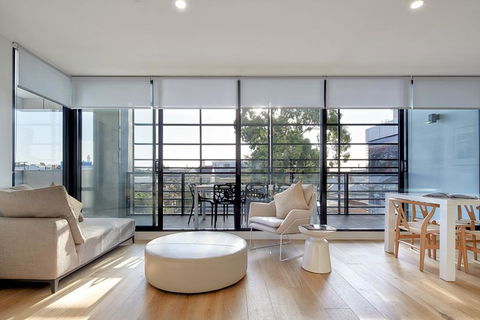 381 Cremorne - Accommodation Directory 1