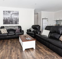 4 Bedroom Inner City Townhouse - SLEEPS 9  - Accommodation Directory