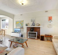 4 MONTROSE AVE - retro home in the heart of town - Accommodation Directory