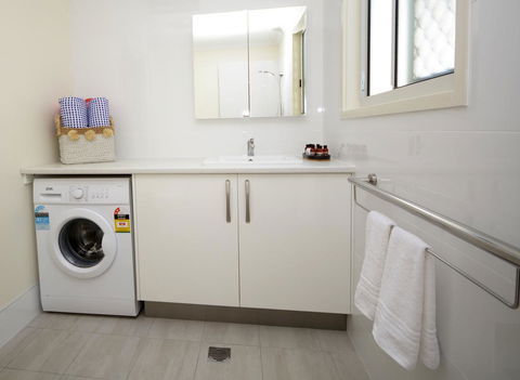 545 Esplanade - Accommodation Directory 1
