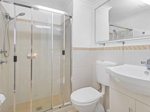 56 'Bay Parklands', 2 Gowrie Ave - Ground Floor, Air Conditioned & Foxtel - Accommodation Directory 3