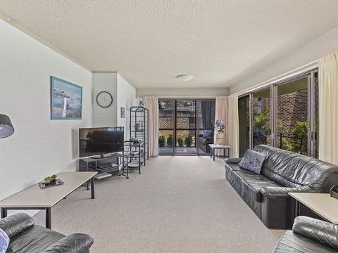 56 'Bay Parklands', 2 Gowrie Ave - Ground Floor, Air Conditioned & Foxtel - Accommodation Directory 1