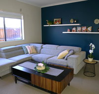 6 Bedrooms Contemporary Big House at Pakenhem - Accommodation Directory