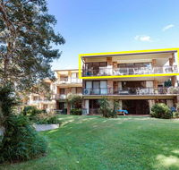 68 'Bay Parklands'  2 Gowrie Ave - aircon pool tennis court communal spa - Accommodation Directory