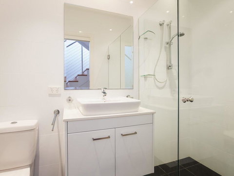 7 Judith Street - Stunning Duplex With Ducted Air - Accommodation Directory 3