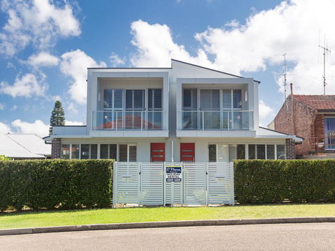 7a Judith Street - Stunning Duplex With Ducted Air Conditioning - Accommodation Directory 0