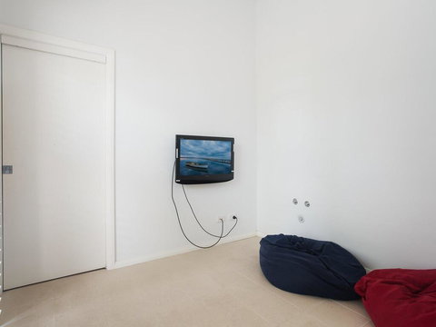 7a Judith Street - Stunning Duplex With Ducted Air Conditioning - Accommodation Directory 3