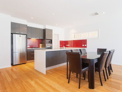 7a Judith Street - Stunning Duplex With Ducted Air Conditioning - Accommodation Directory 2