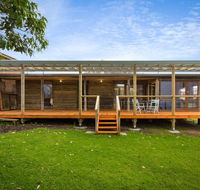 98 Ocean Parade - Rustic Log Cabin - Accommodation Directory