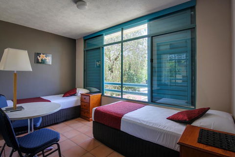 AAA Airport Albion Manor Apartments And Motel - Accommodation Directory 1