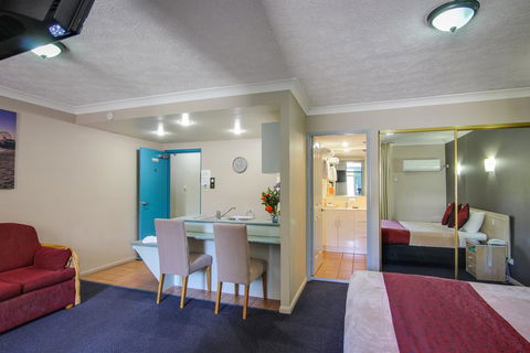 AAA Airport Albion Manor Apartments And Motel - Accommodation Directory 2