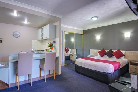 AAA Airport Albion Manor Apartments And Motel - Accommodation Directory 0