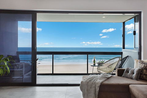 Absolute Beach Front Renovated 3 Bdrm 2 Bath App - Accommodation Directory 0