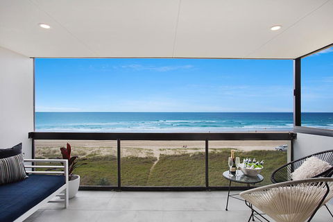 Absolute Beach Front Renovated 3 Bdrm 2 Bath App - Accommodation Directory 3