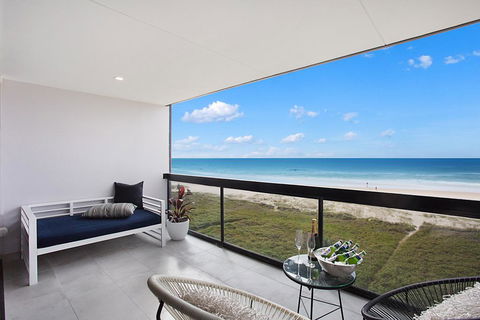 Absolute Beach Front Renovated 3 Bdrm 2 Bath App - Accommodation Directory 2