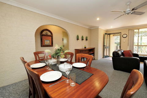 ACACIA - WEEKLY ONLY - Accommodation Directory 1