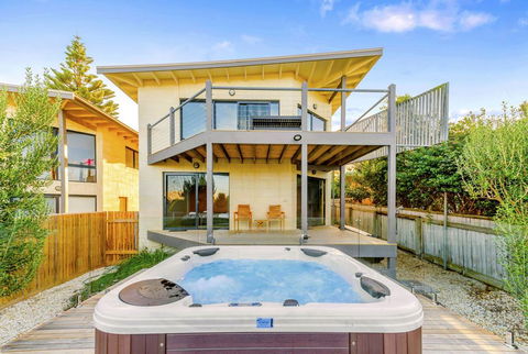 Achilles' - Accommodation Directory 1