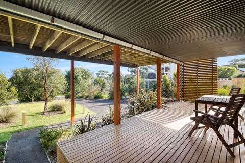Acqua Vista - Water View, Fireplace, Walk To Beach - Accommodation Directory 3