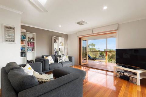 Acqua Vista - Water View, Fireplace, Walk To Beach - Accommodation Directory 1