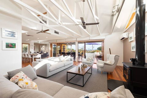 Acqua Vista - Water View, Fireplace, Walk To Beach - Accommodation Directory 0