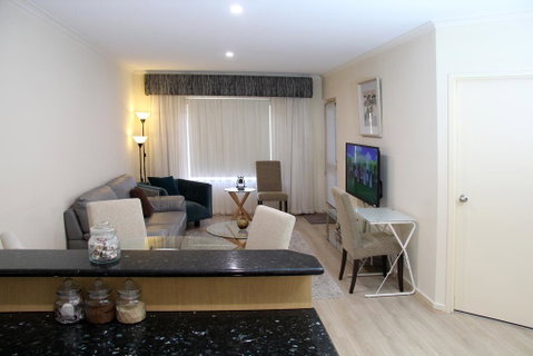 ADELAIDE CBD APARTMENT - 3BR, 2BATH & CARPARK - Accommodation Directory 0